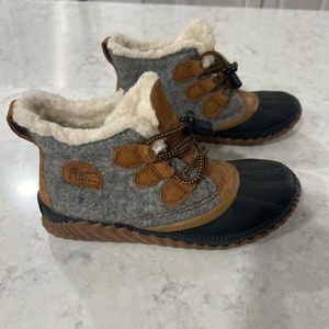 Girl sorel boots